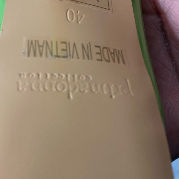 PrimaDonna Collection. Color Block Sling Buckle - Picture 8 of 8